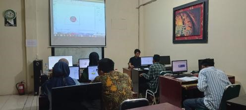 Pelatihan Junior Graphic Designer Dinas Tenaga Kerja Kota Surakarta